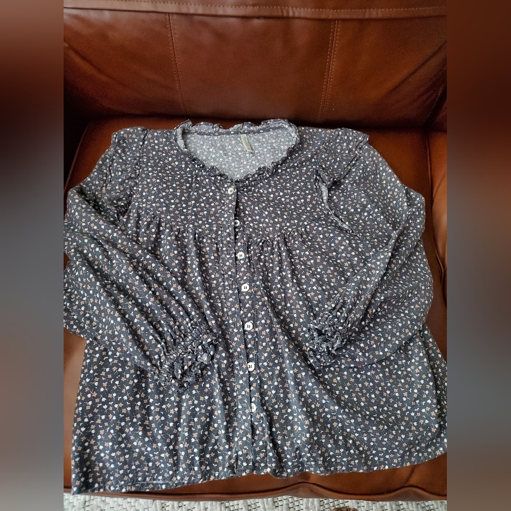 Rylee and Cru ditsy floral ruffleTop Medium Excellent Rylee + Cru Grey Blouse